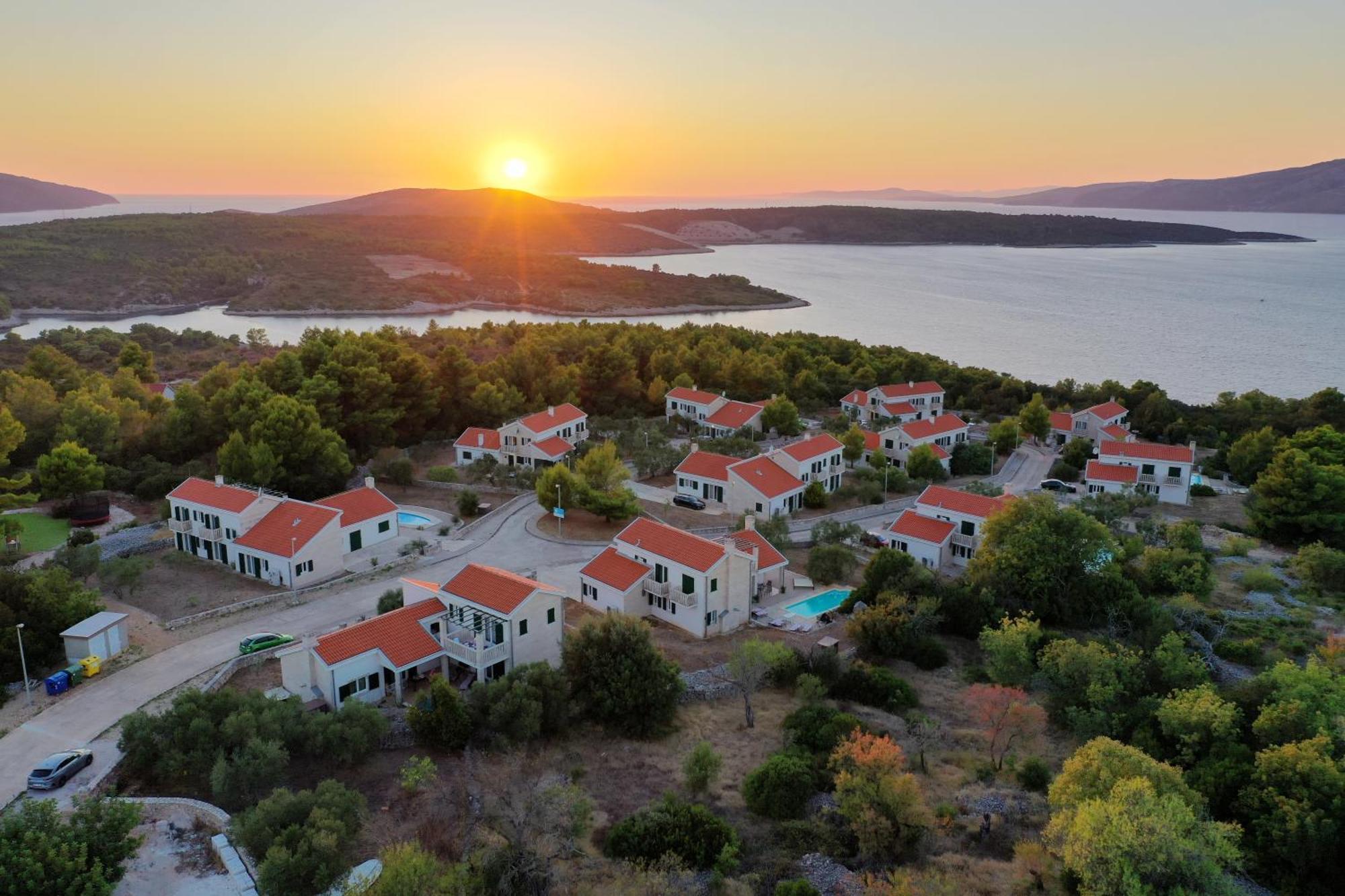 Hvaretta Villa *
